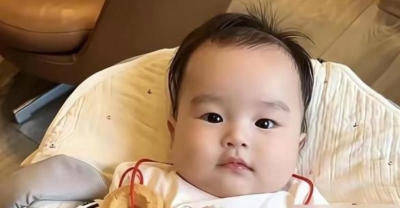 汪小菲被狗仔曝出陪新欢打球的视频，全网正准备帮正宫声讨渣男，结果马筱梅定睛一看：视频里戴着遮阳帽、穿