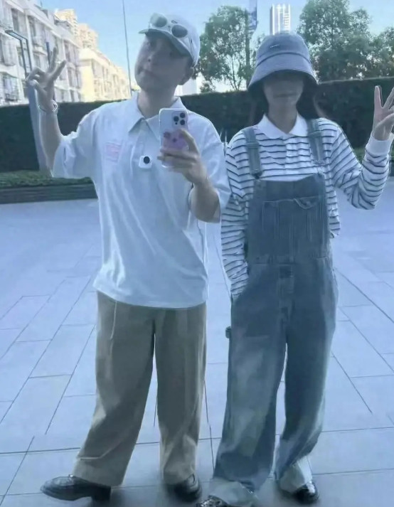 杜海涛晒七夕日常，薯条拼爱心+隔空比心，沈梦辰被宠出少女感。