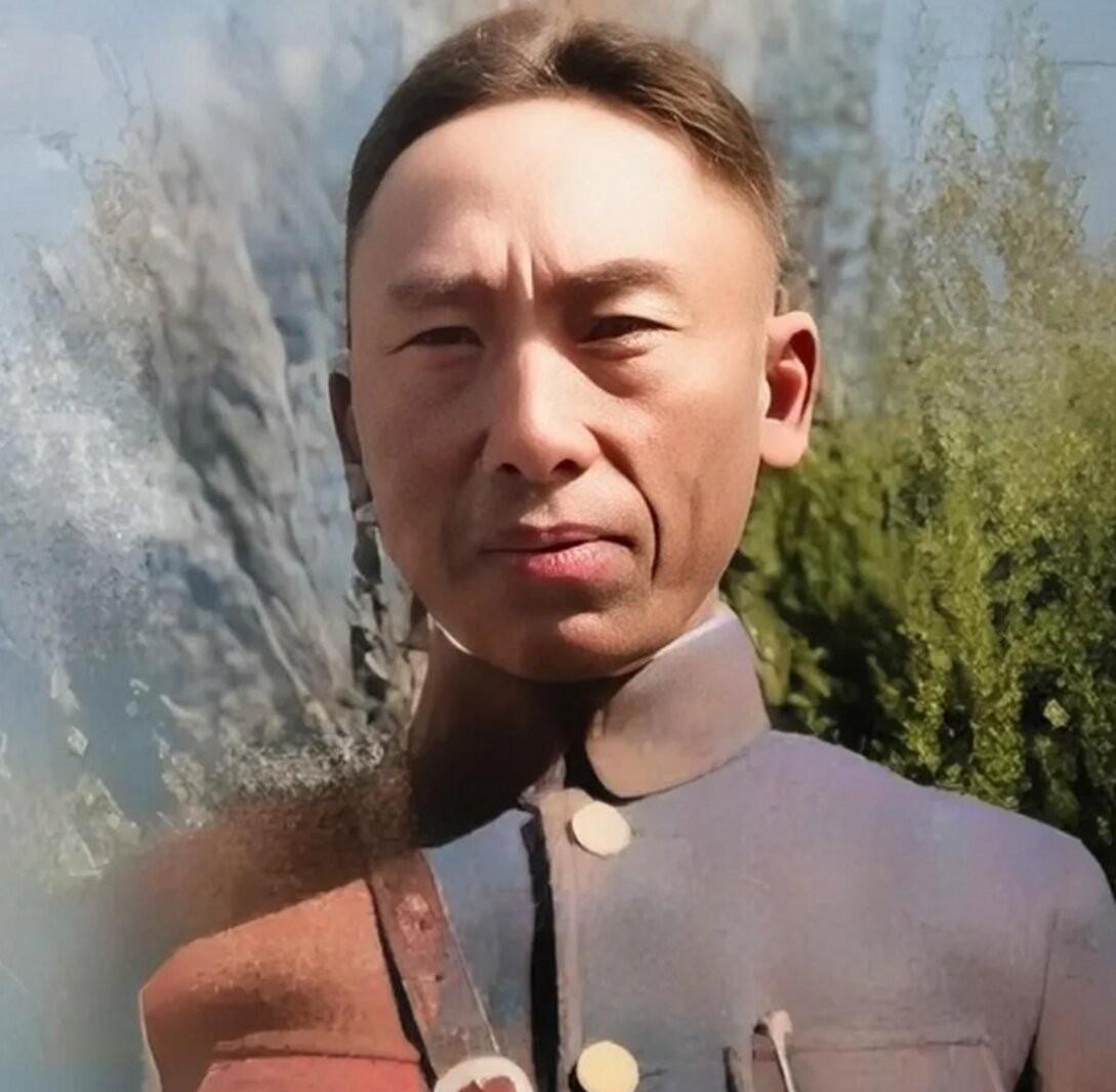 1948年7月，胡宗南让鲁崇义率30军进入太原。鲁崇义被吓得手中茶杯落地，说：“