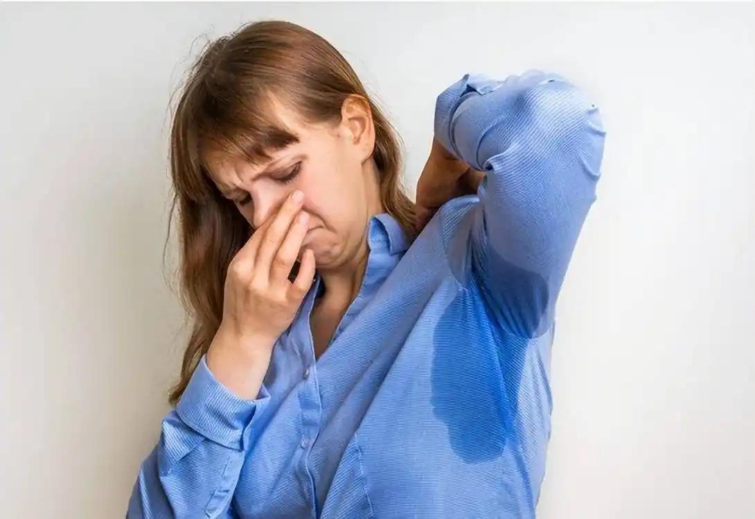 当今世界主要有三大人种划分：黄种人、白种人、黑种人，我们一般是用肤色分辨三大主要