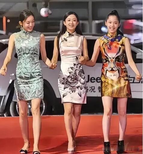 三位女明星里只认出了个子娇小的赵丽颖，低调内敛，谦虚优雅，是明星中有演技的一位，