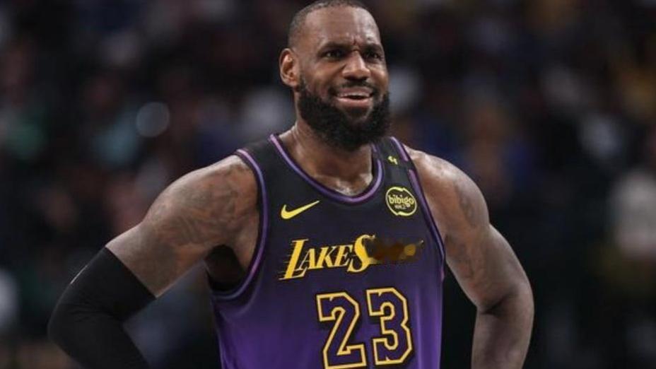 休赛期詹姆斯只有三个选择，要么大幅度降薪续约湖人，要么大幅度降薪加盟骑士，要么直