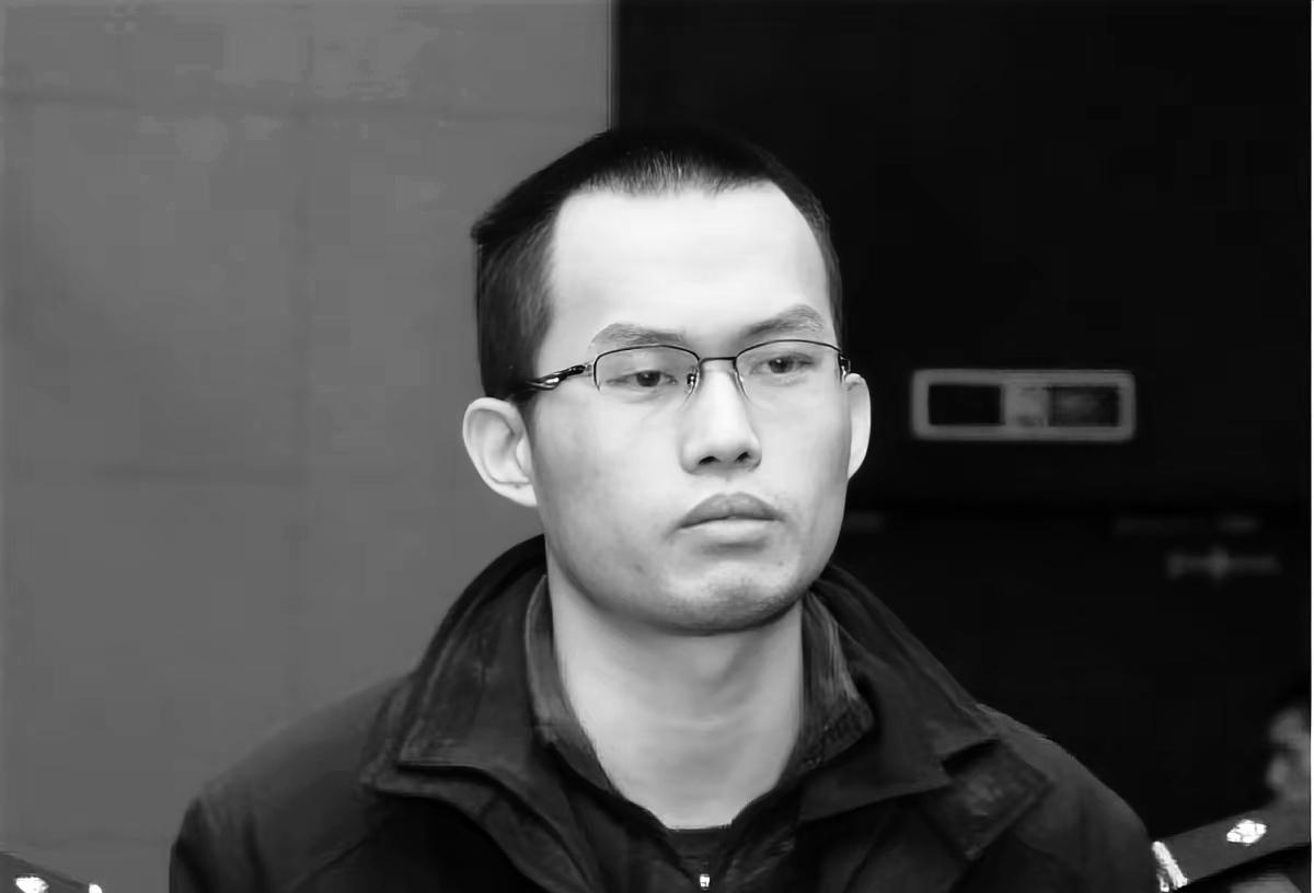 2015年，学霸林森浩要挨枪子儿了，老爹哭成烂泥，他倒淡定，还嘱咐家里记得收香蕉