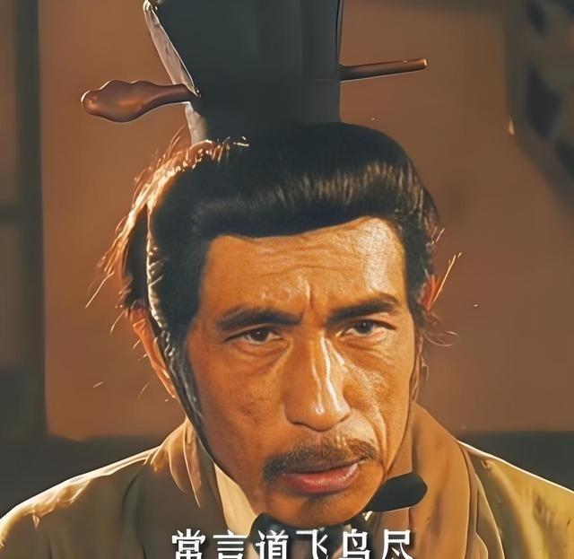 韩信死在长乐宫，临死前喊了一句话：“悔不听蒯彻的话！”这句话传到刘邦耳朵里，刘邦