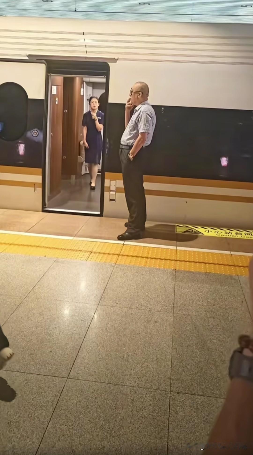 河南矿山老总崔培军真的很有气场。最近，河南矿山董事长崔培军独自一人前往新乡东