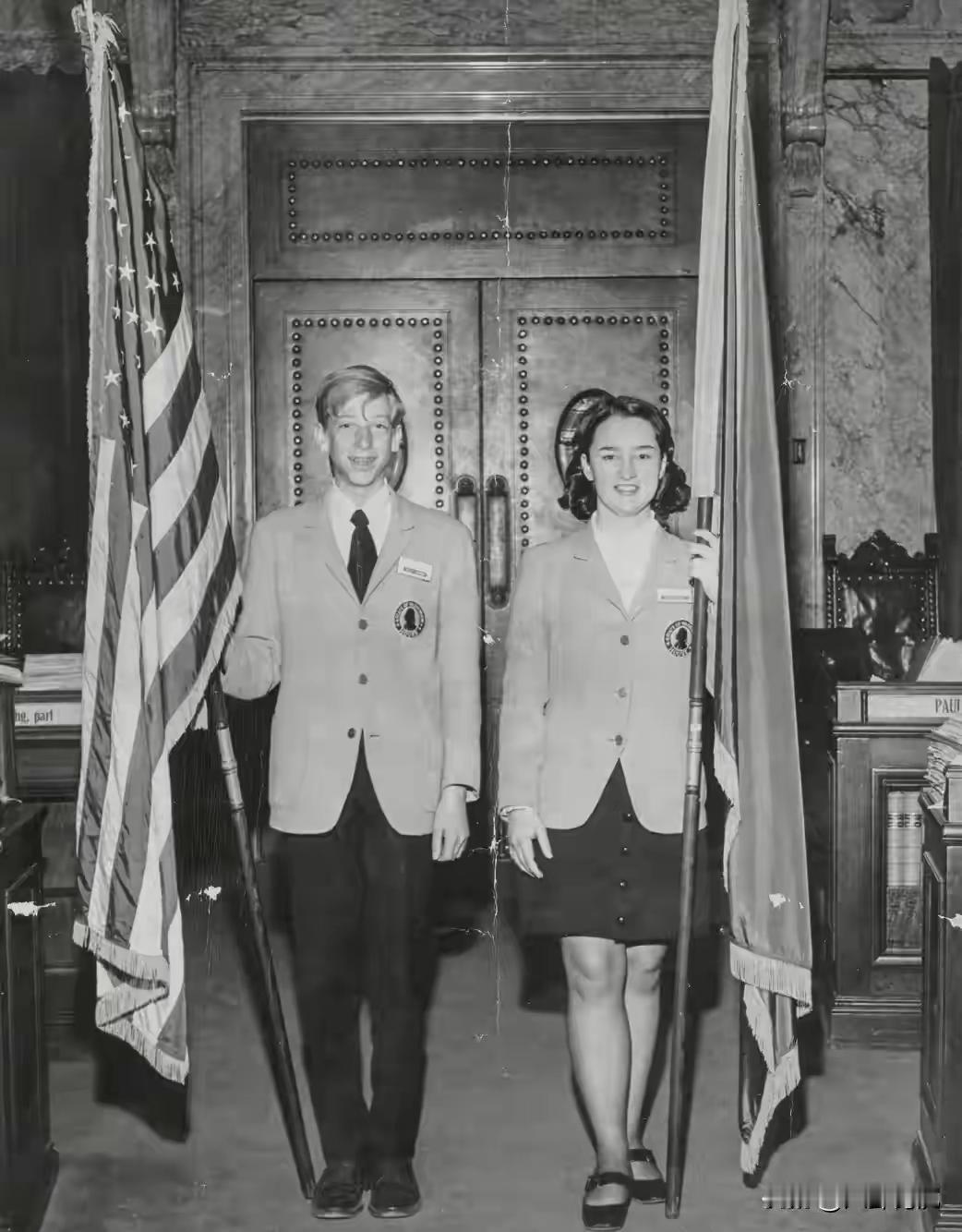 比尔盖茨年轻时那会，他帅不帅并不重要，重要的是他有一颗强大无比的大脑。