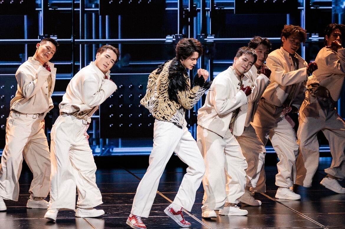 王一博跳舞不仅有力度而且长手长脚特别美观，好看！