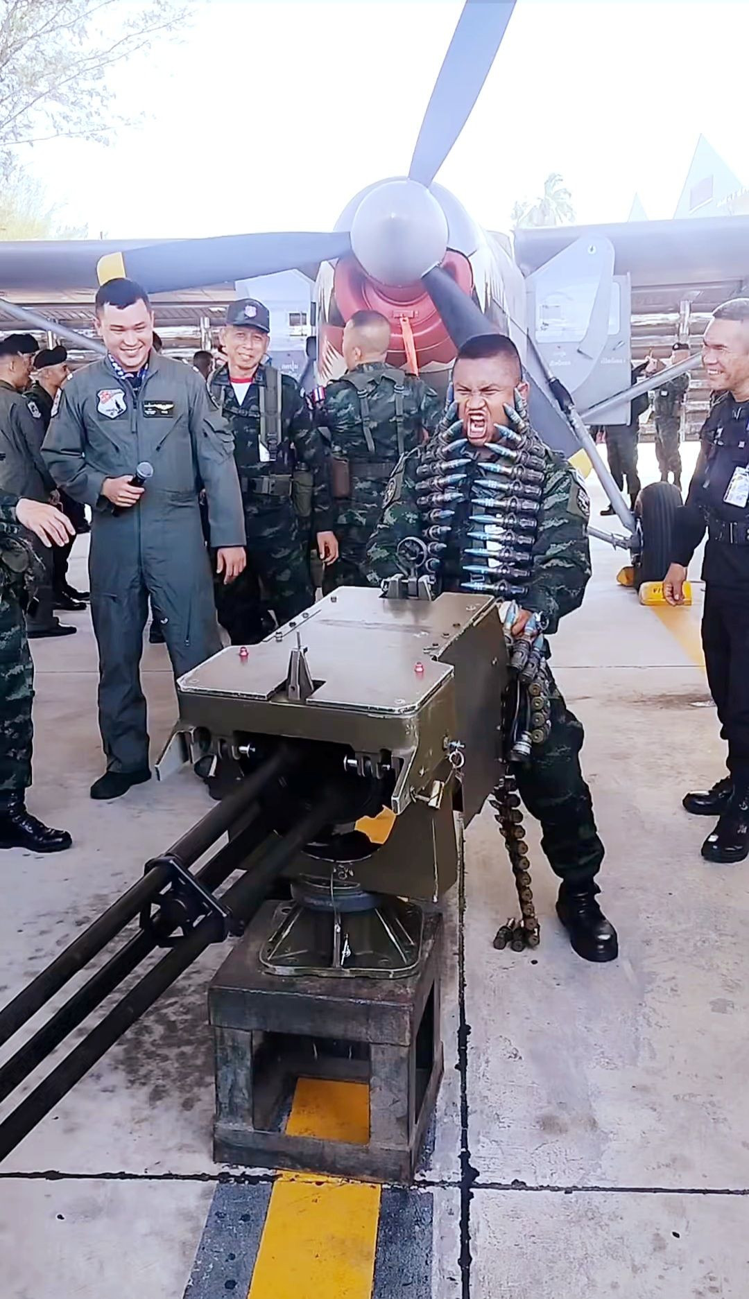 泰国空军的AU-23A（又称和平制造者）飞机配备的三管20毫米M197转管航炮