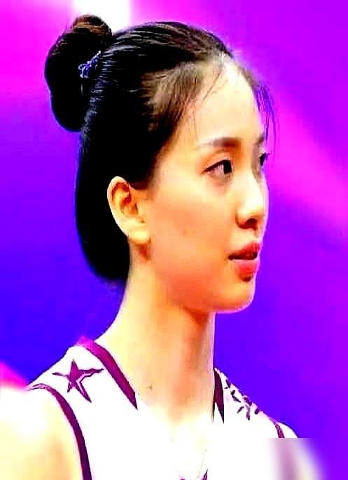 刚带队拿下世界冠军的女排队长曾春蕾，转头竟被19岁小丫头挤掉了里约奥运名额。