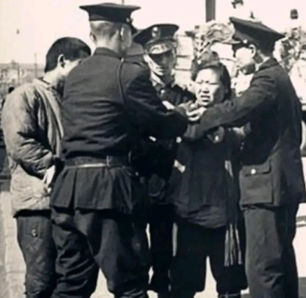 可怕！1937年，北平沦陷之后，29军军长宋哲元的妻子落入鬼子手中，鬼子将怀孕6