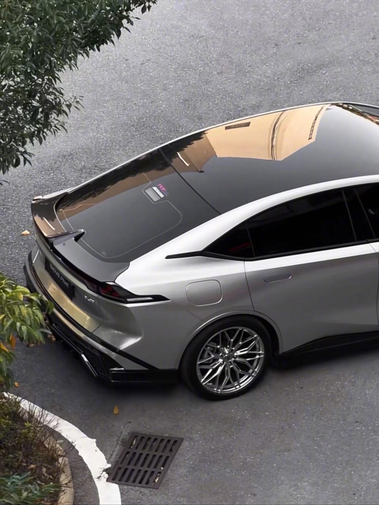 谁懂啊🆘！！！真的巨帅无比啊我一定一定发誓在今年内让我的“小帅”穿上这身衣