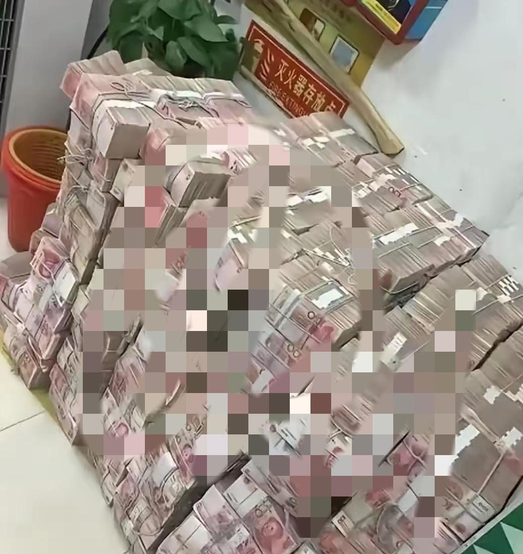 这些人，钱捞多了纯属给自己找罪受！银行不敢存，只能塞家里的床底、衣柜、甚至天花板