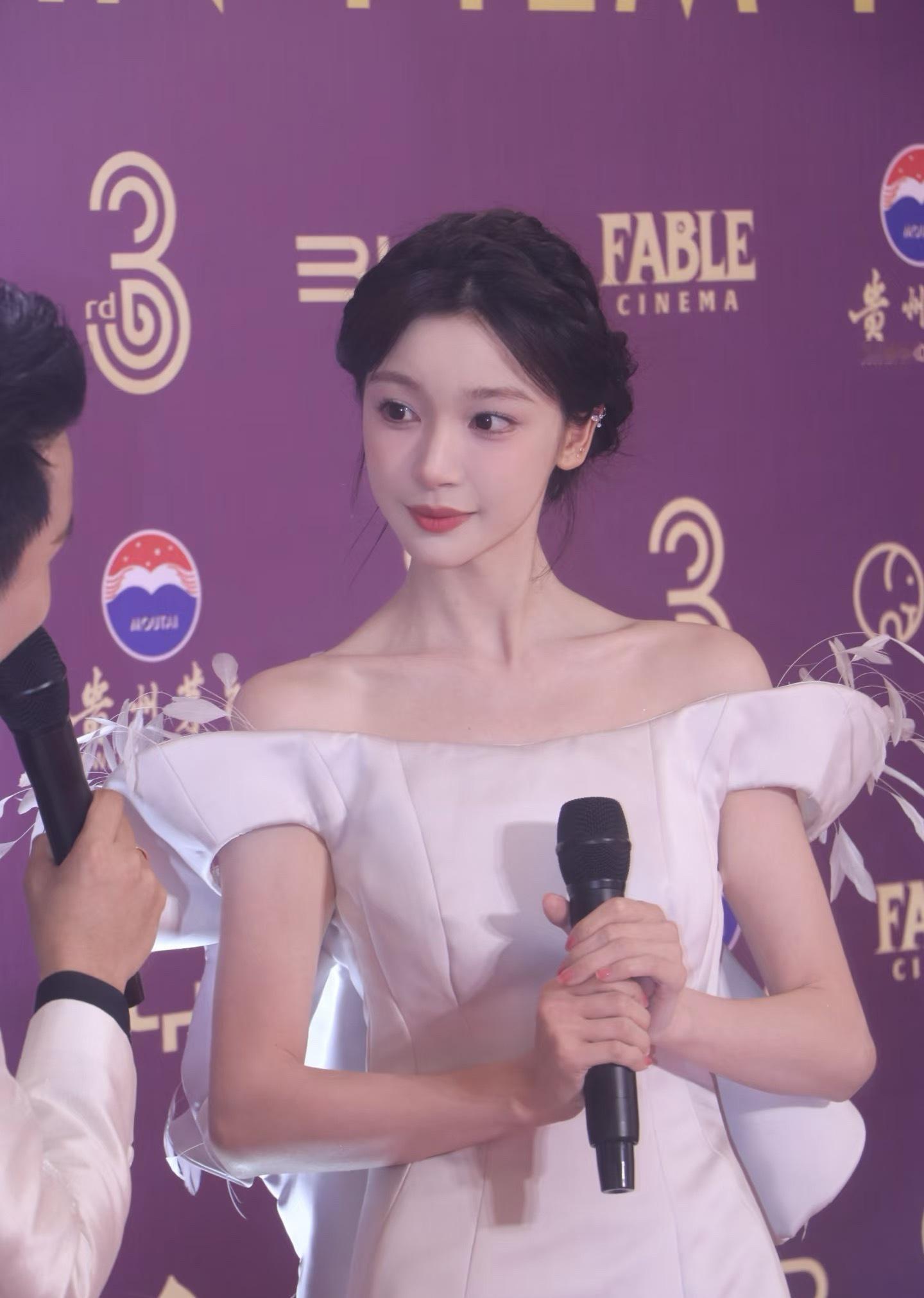 内鱼个别女明星真的可以学学易梦玲的妆造了😳​​​