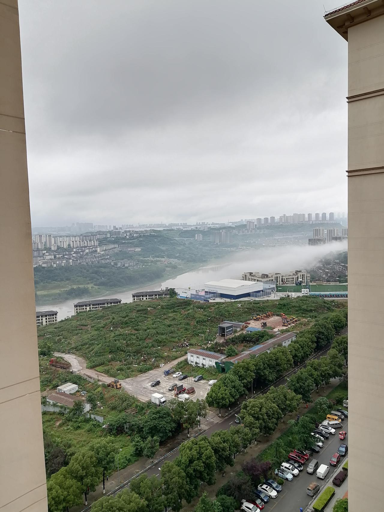 我走遍了重庆的山水间，精选出十大本地避暑胜地，每一处都独具清凉魅力。带你感受山城