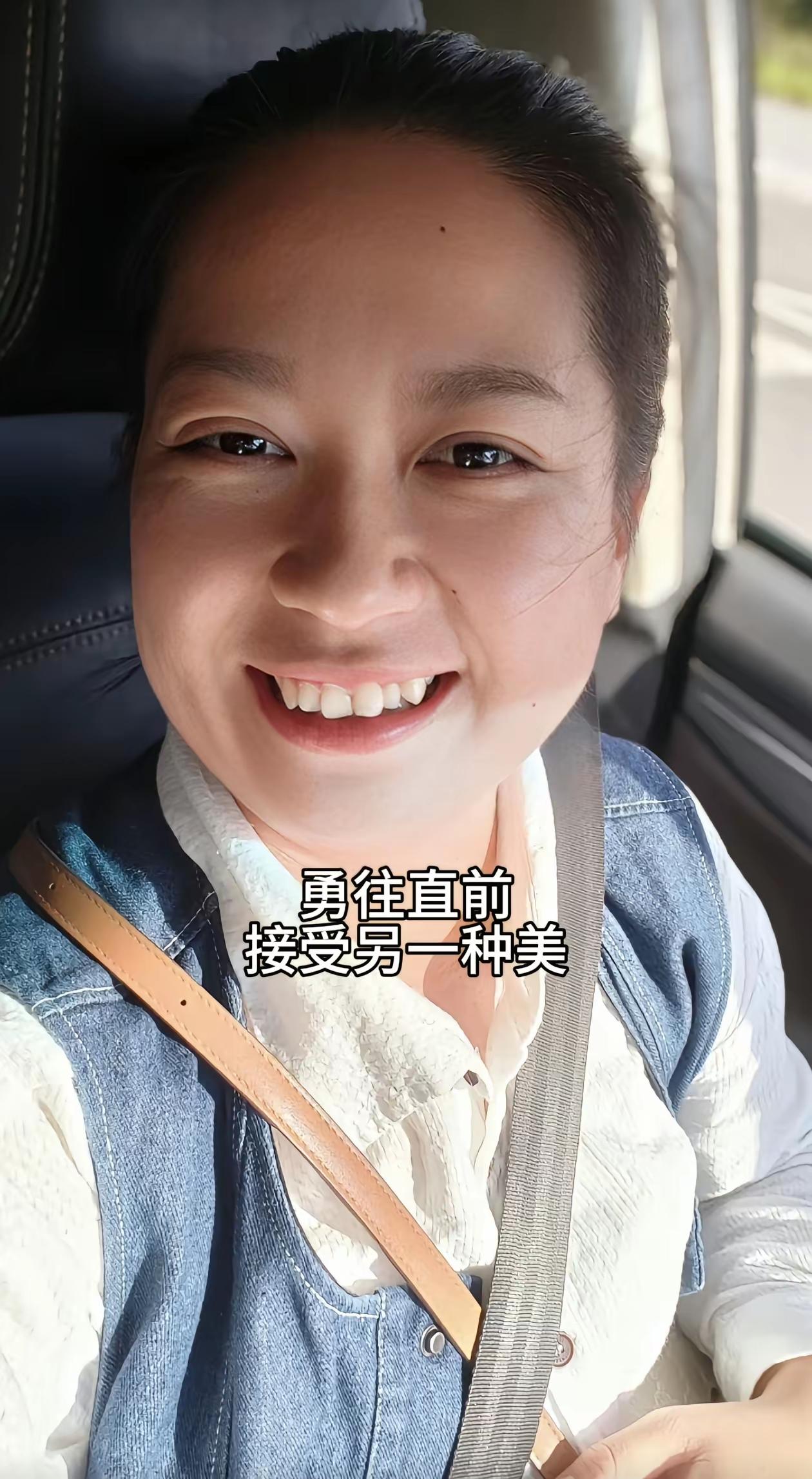 美女这是怀了个啥啊？前后变化这么大这都说姑娘打扮娘难道这是怀了小哪吒吗？[