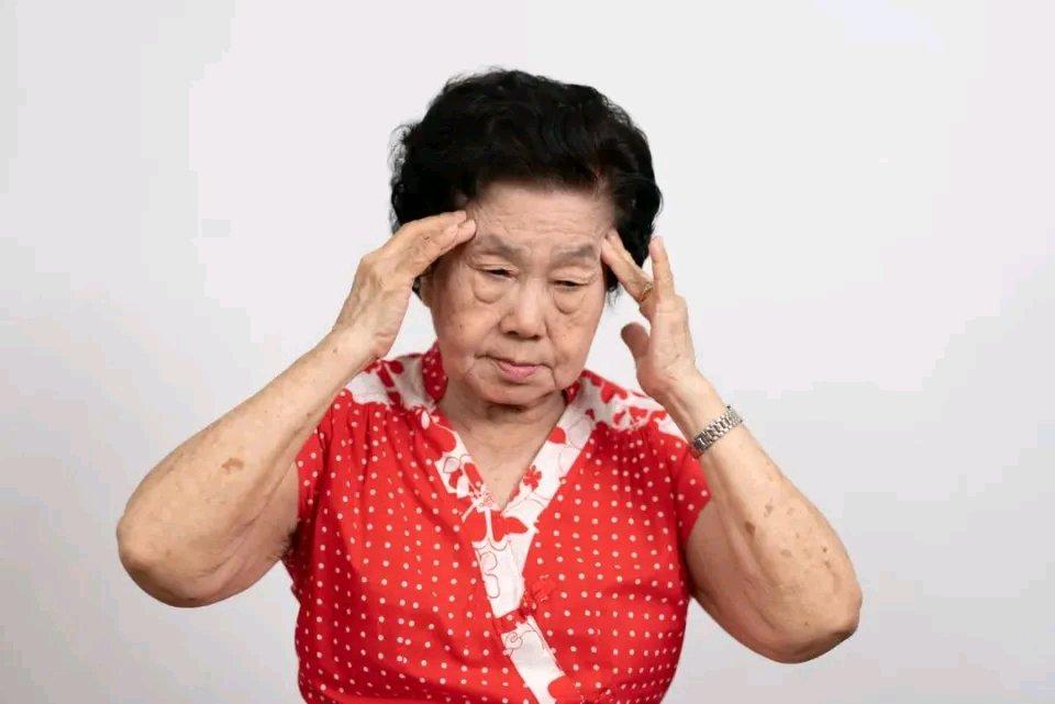 别以为老年人睡不好是因为年纪大不需要那么多睡眠，这说法大错特错。年龄增长，大脑松