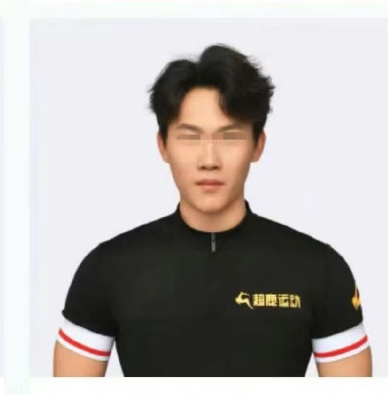 厦门健身男教练太渣，同时睡了4个美女学员，时间管理大师露馅，遭2女掌掴。事发厦门