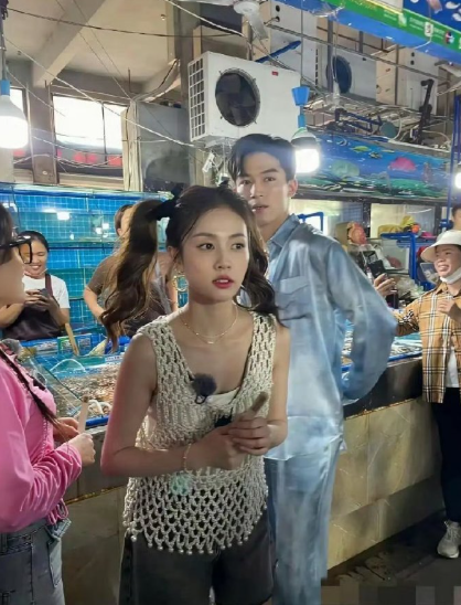 白鹿现实中又瘦又好看，咋有那么多人说白鹿长相普通啊？​​​​