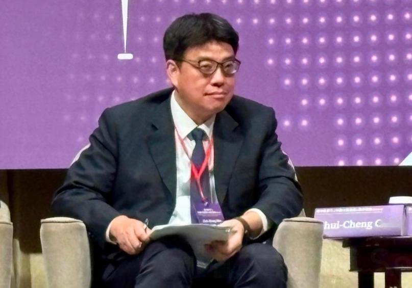 邱垂正叫嚣：绝不接受“九二共识”台陆委会主委邱垂正称：“若接受九二共识，就等