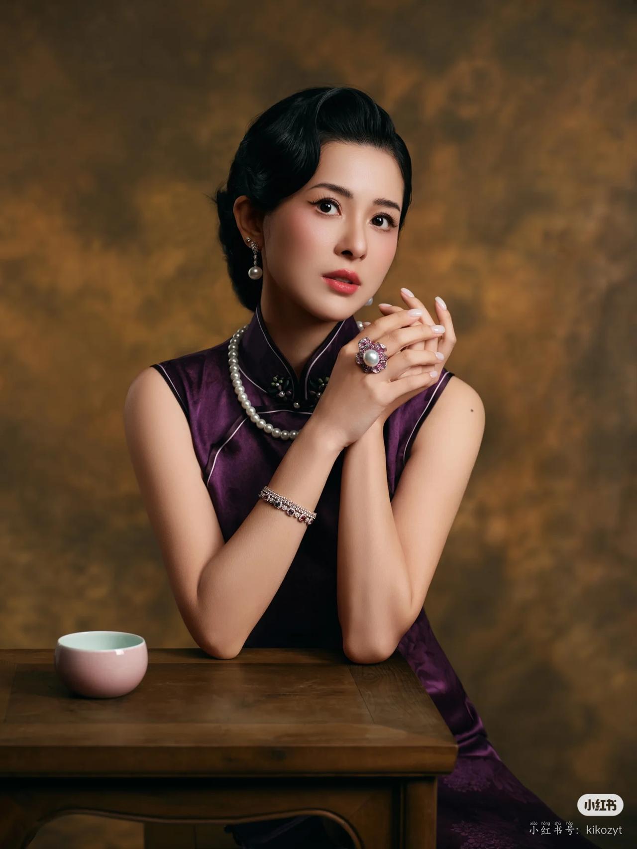 怎样穿搭知性又显身材?美女旗袍穿搭写真