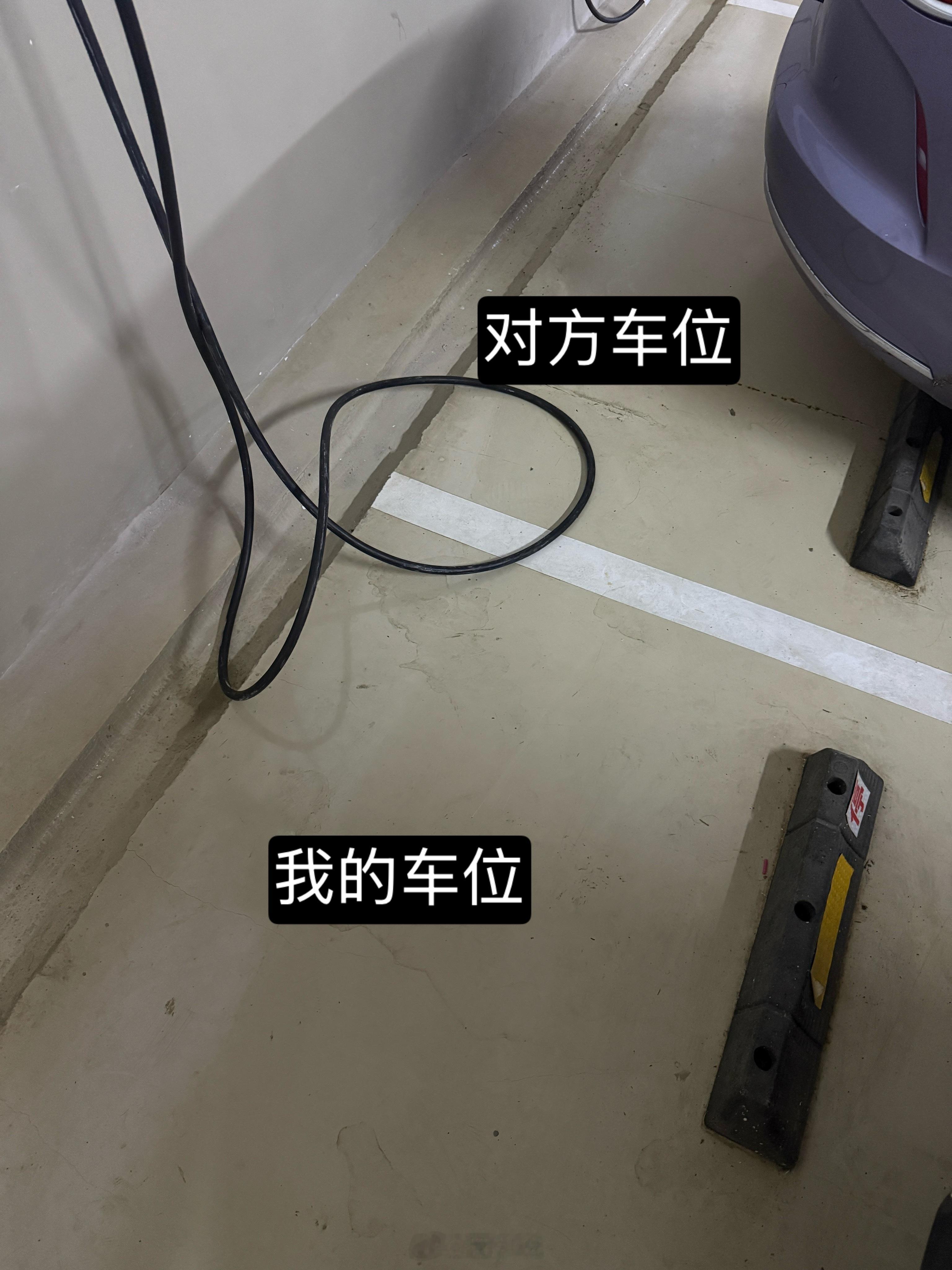 被投诉了，物业上门找我们说你们是不是占人家车位了，我说没有啊，停在自己车位啊，物