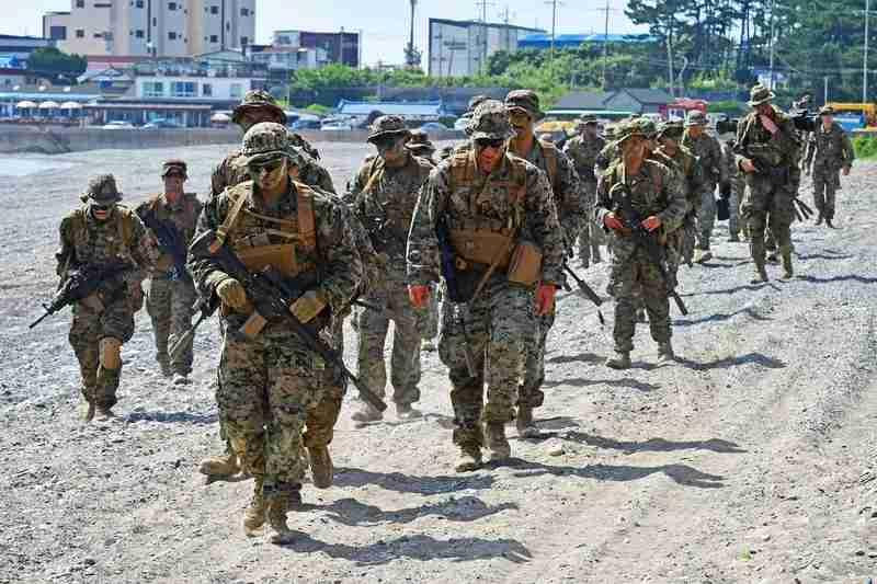 8000炮灰入场！美军已做好打地面战准备。海军陆战队5000人、空降师3000人