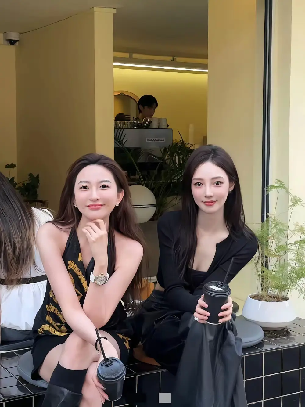 你觉得这两个谁更漂亮？