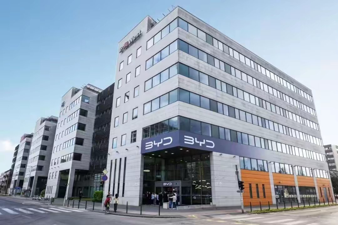 【匈牙利外长：比亚迪欧洲总部项目总投资近2.5亿欧元】比亚迪在匈牙利布达佩斯举行