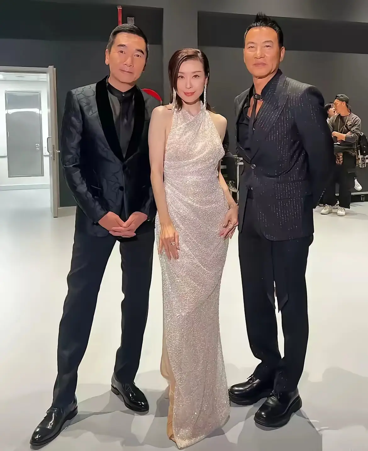 和方中信，任达华合影的美女是谁，看着好有气质。