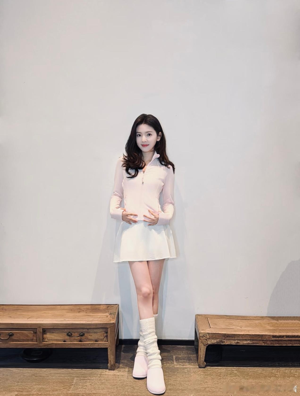 章若楠今日营业照，头像大户上新了