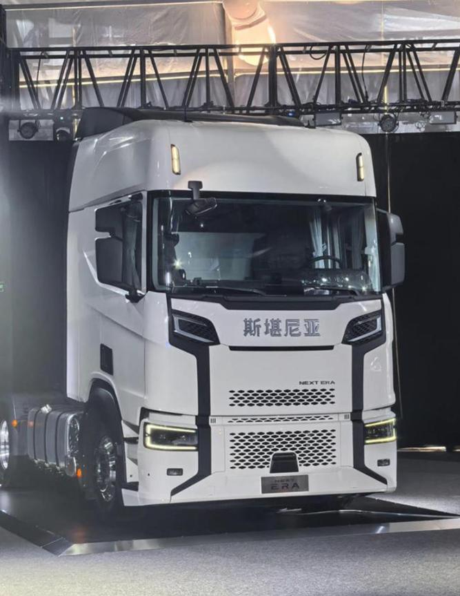 似乎不太好看斯堪尼亚高端牵引车中文logo引热议斯堪尼亚专为中国市场开发的高