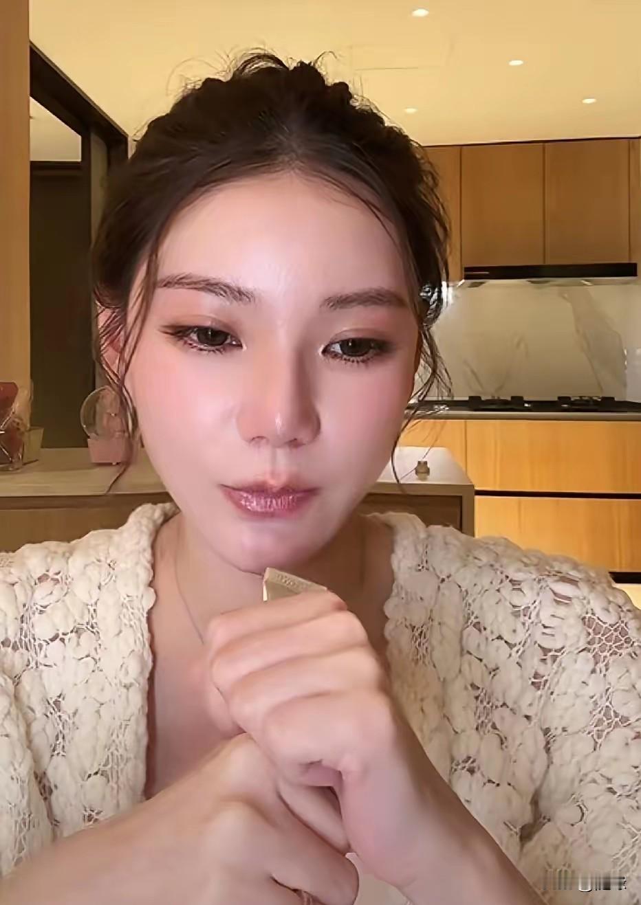 马筱梅太圈粉了！网友劝她怀孕了就好好休息，不要太拼了！她说互联网上有好多比我