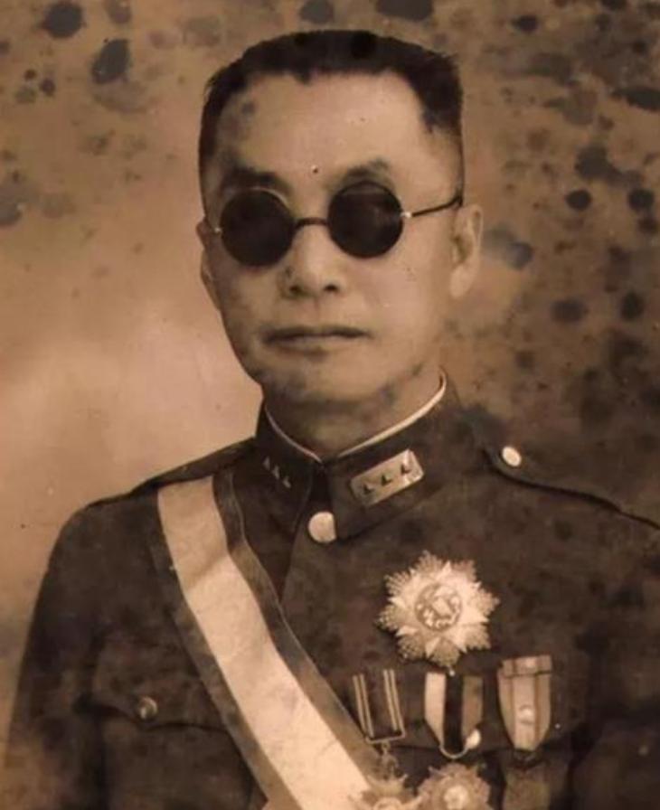 1949年12月9日深夜，国民党上将王陵基接到阎锡山的通知，让马上去领取五万两黄