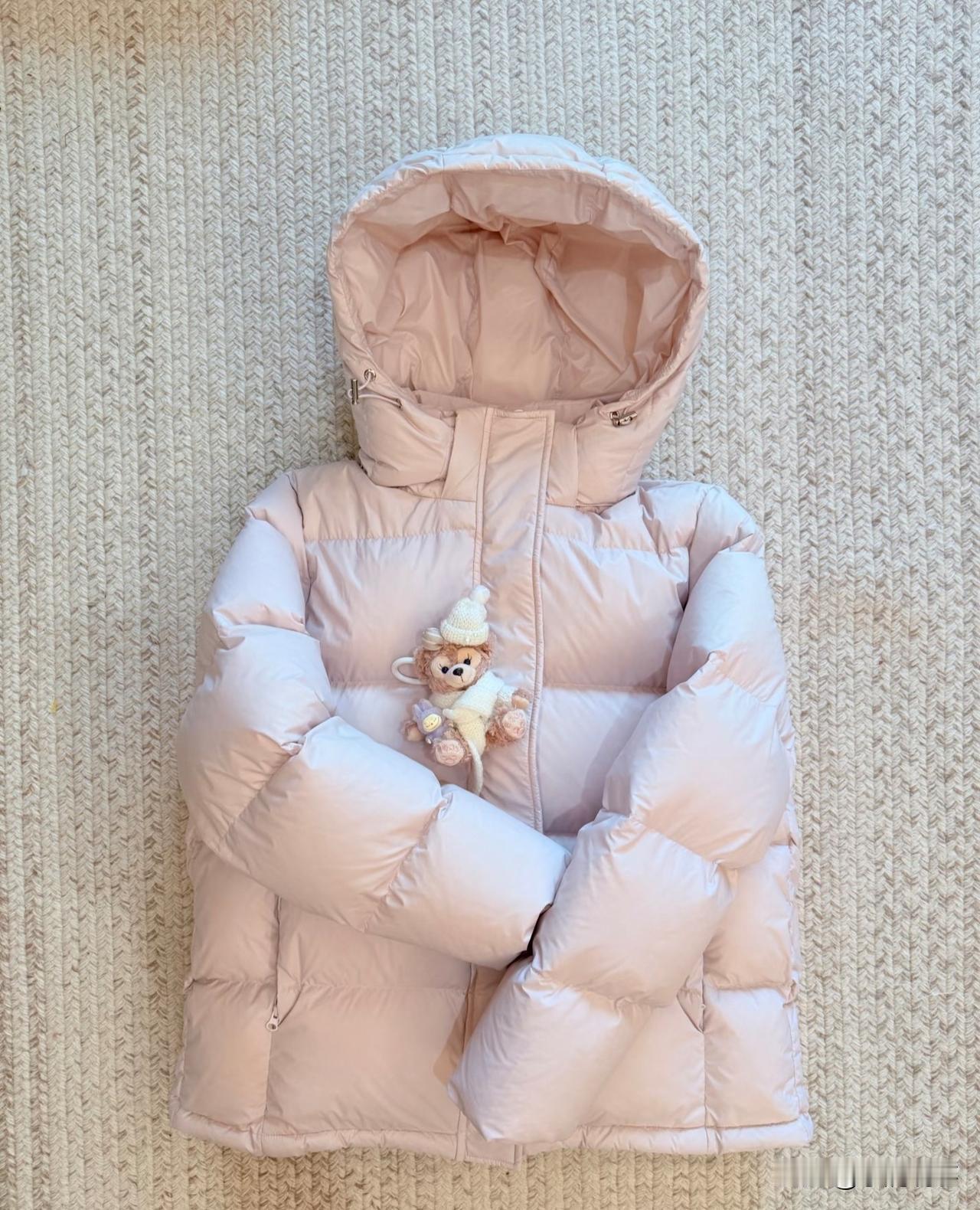 买羽绒服这件小事，差点让我和老公闹别扭。我刷手机时看到有人说三百块以下买不到真羽