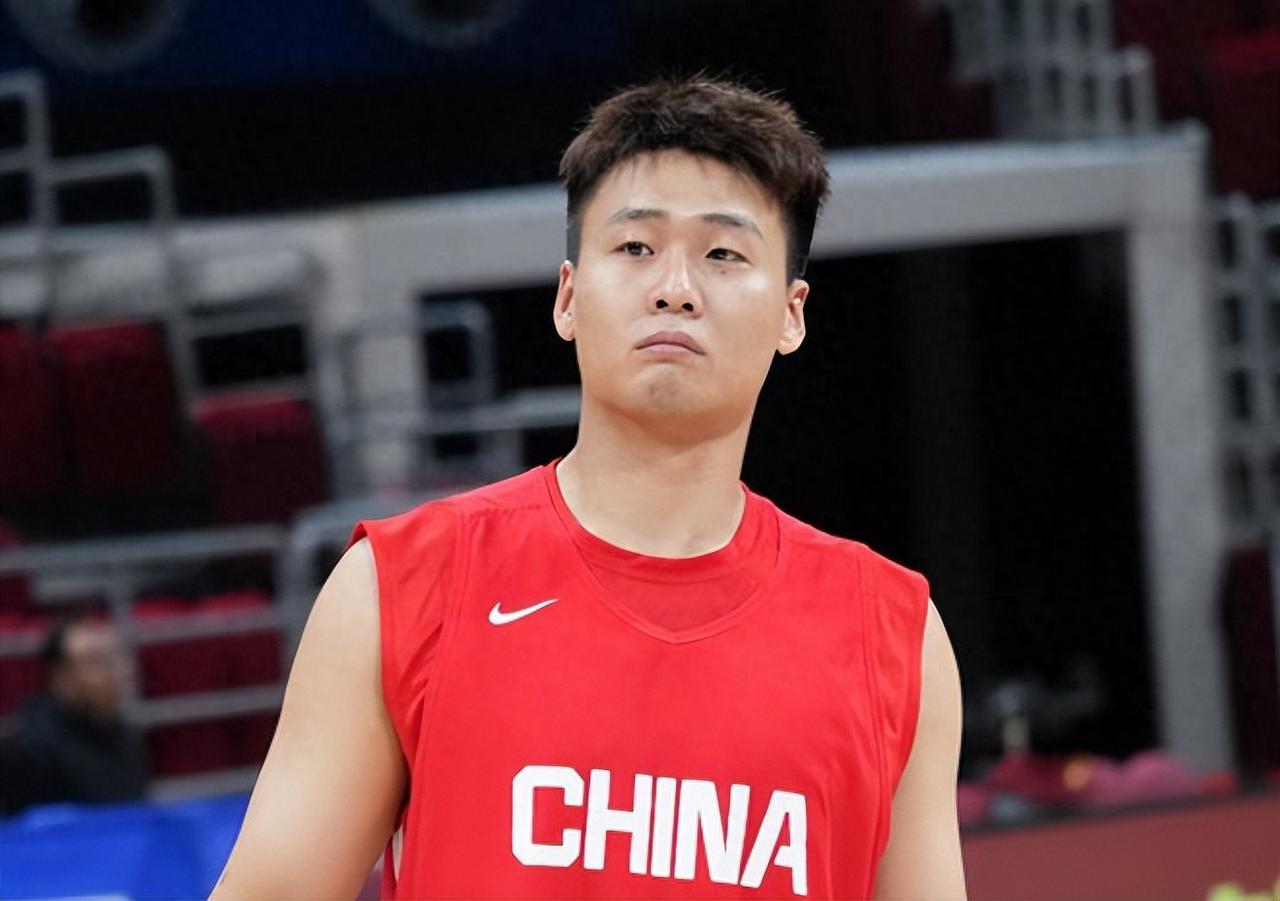 意外！为何赵睿落选男篮12人名单？球迷大惑不解，付政浩给出答案这个阵容缺真正