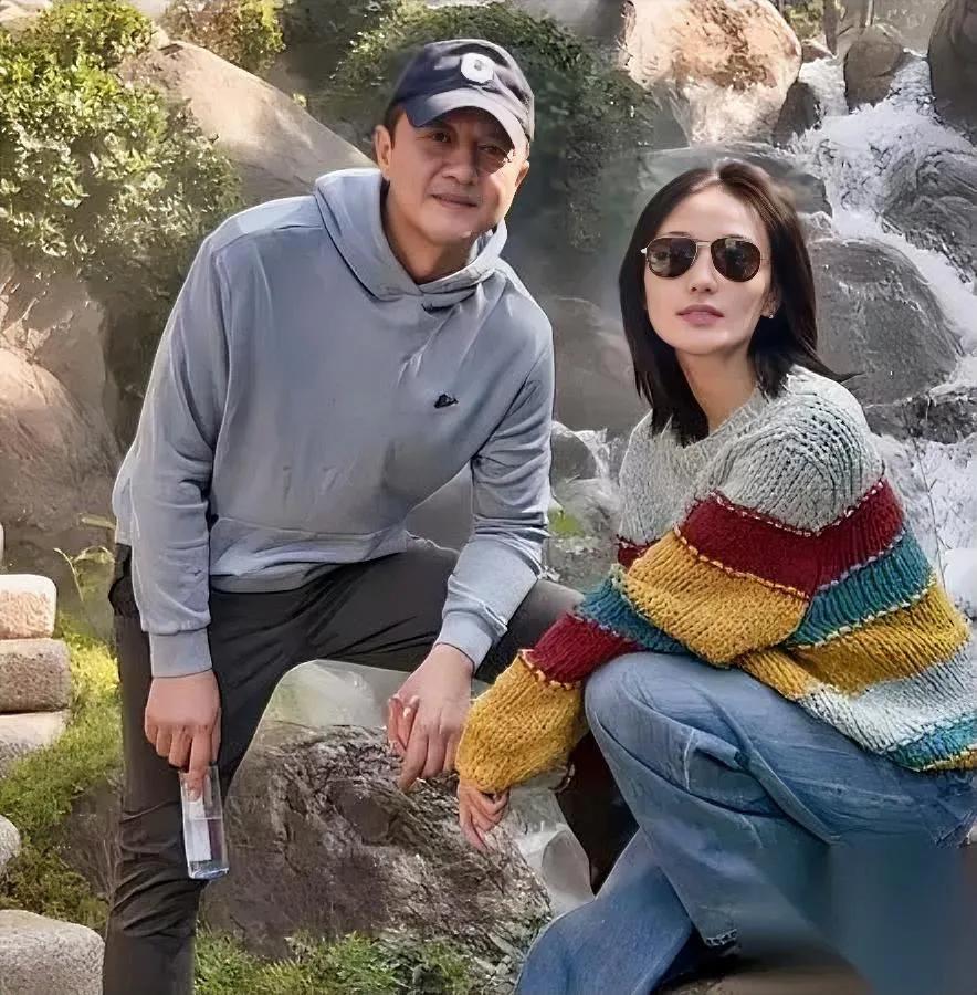 李亚鹏离婚最开心的居然是他18岁的女儿李嫣。之前李亚鹏再婚有了小儿子