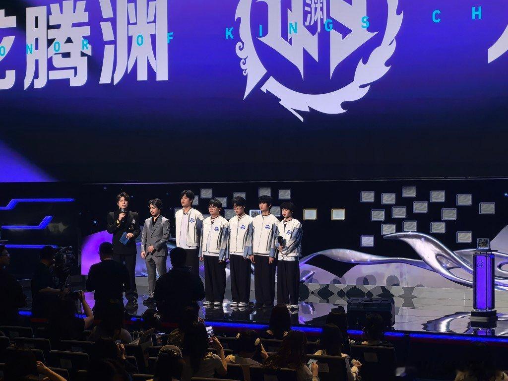 KPL青训潜渊全员败采青训潜渊败采青训潜渊全员败采，弟弟们真的已经打出自己的高