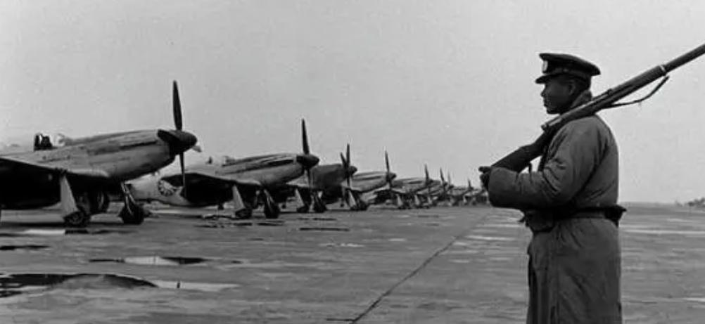 1947年2月，山东济南的国民党空军和宪兵发生火并，骄横的空军和霸道的宪兵互不相