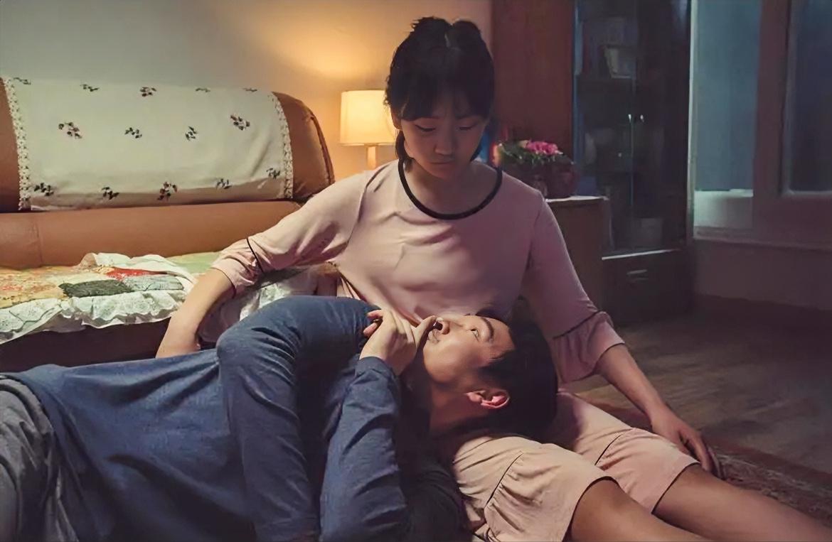 你们知道95后女生应对老公出轨有多猛吗？我们一个同事的小姐妹，95年的，结婚