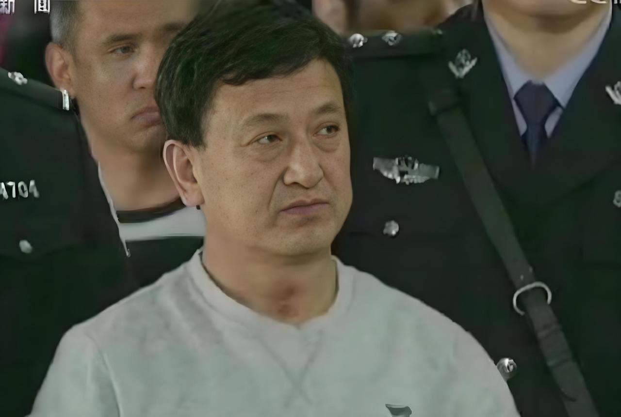 在盗墓这个见不得光的圈子里，姚玉忠的名字曾经是一个传说。这个只有小学文化的内蒙