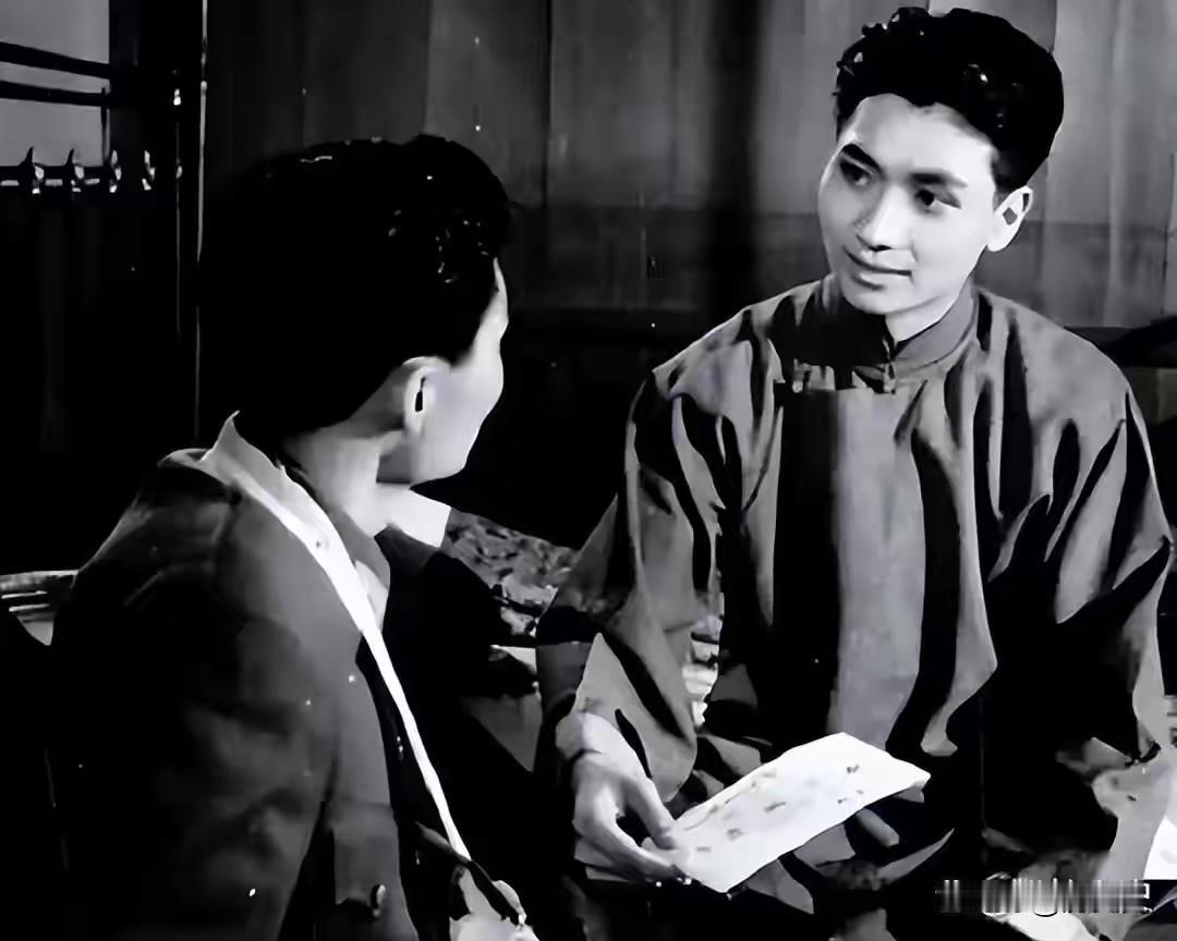 1949年重庆刑场最讽刺一幕：8位烈士从容就义，2个叛徒临死狂喊共产党万岁