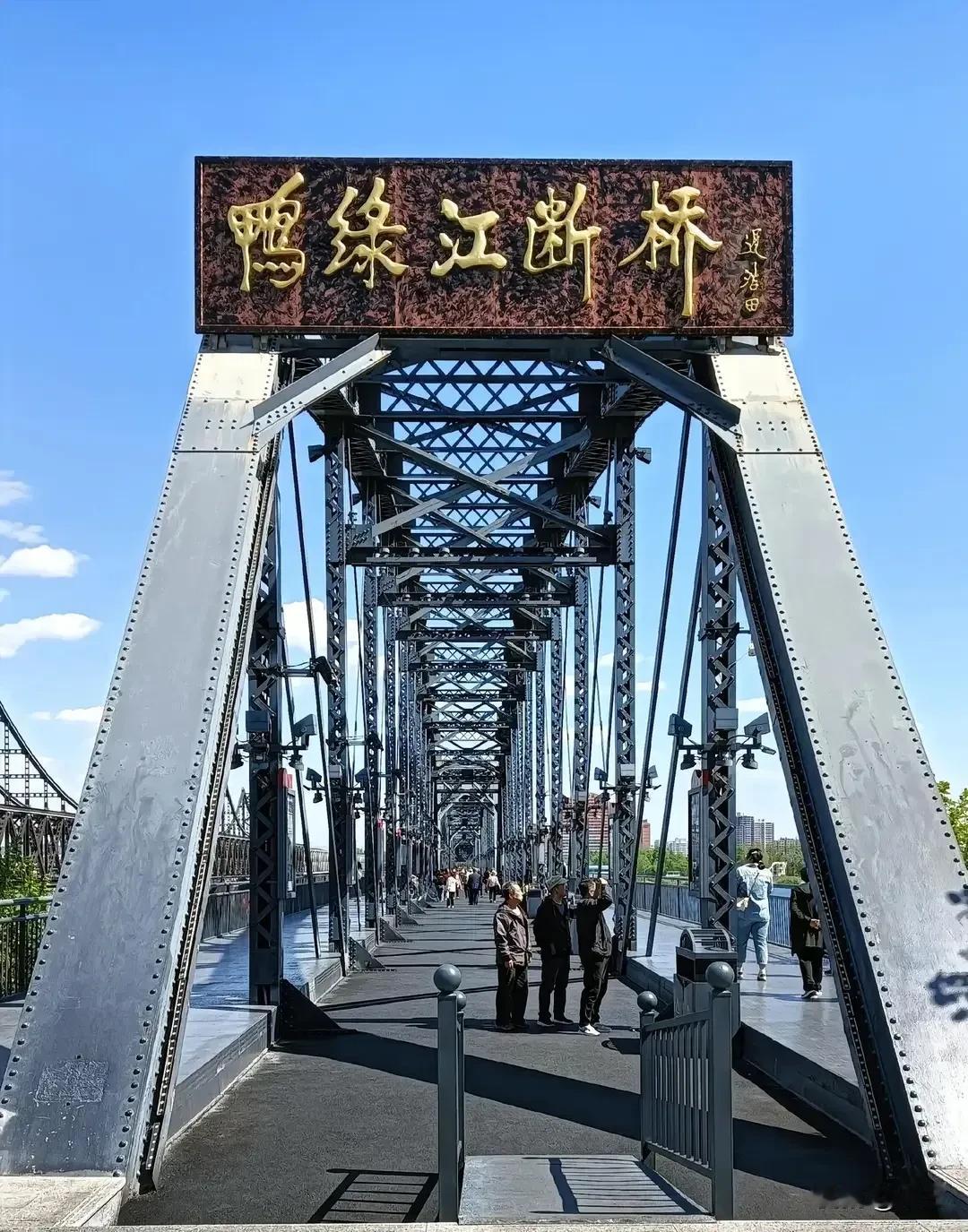 国庆节提前抢票，高速自驾，到了景区发现都差不多，不管是大理喜洲古镇，还是西安的回