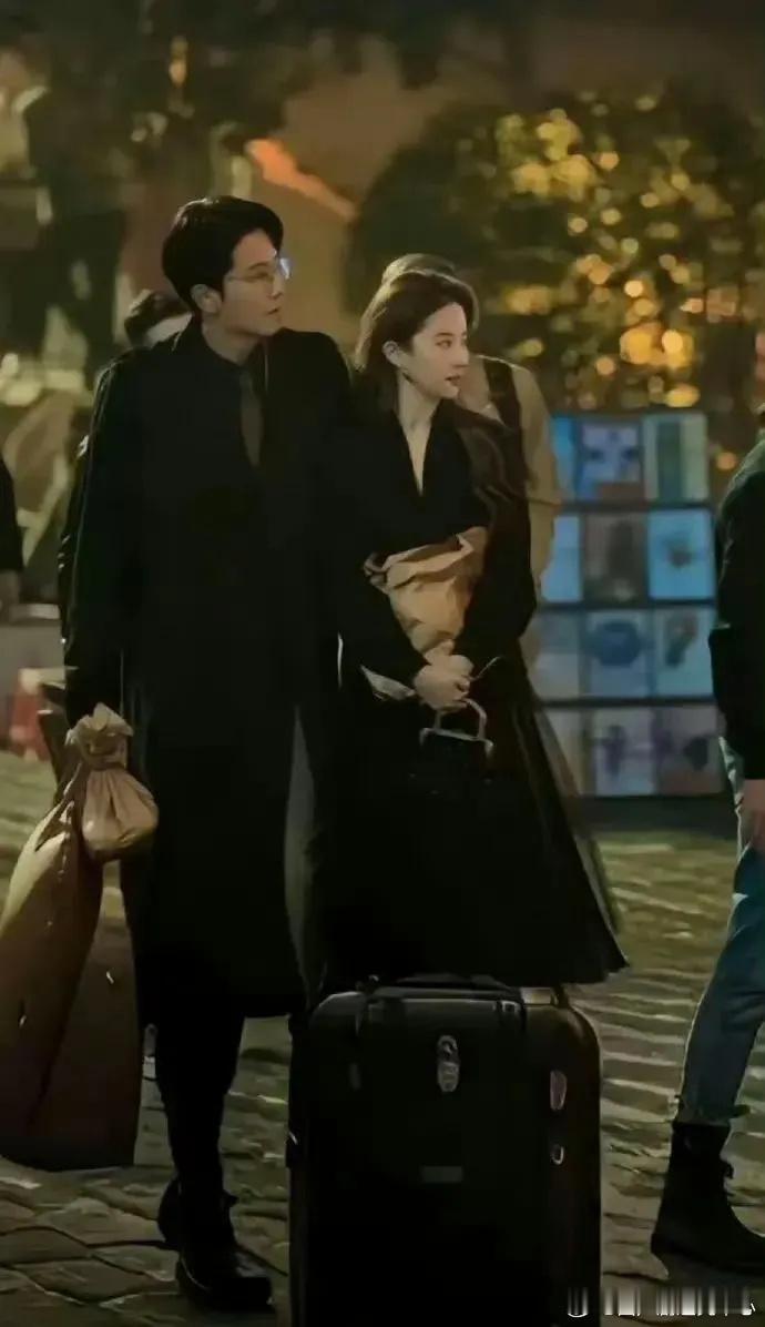 没有对比就没有伤害。怪不得有时候说女人是男人的脸…