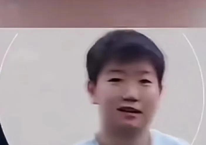 看到这一幕，心里乐开花了！大头和莎莎训练，大头发现有镜头，看了一眼镜头对莎莎