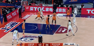 洛夫顿勇不可挡，布朗不打让上海占便宜，广厦遭遇最严峻考验上海队人来疯球员多，