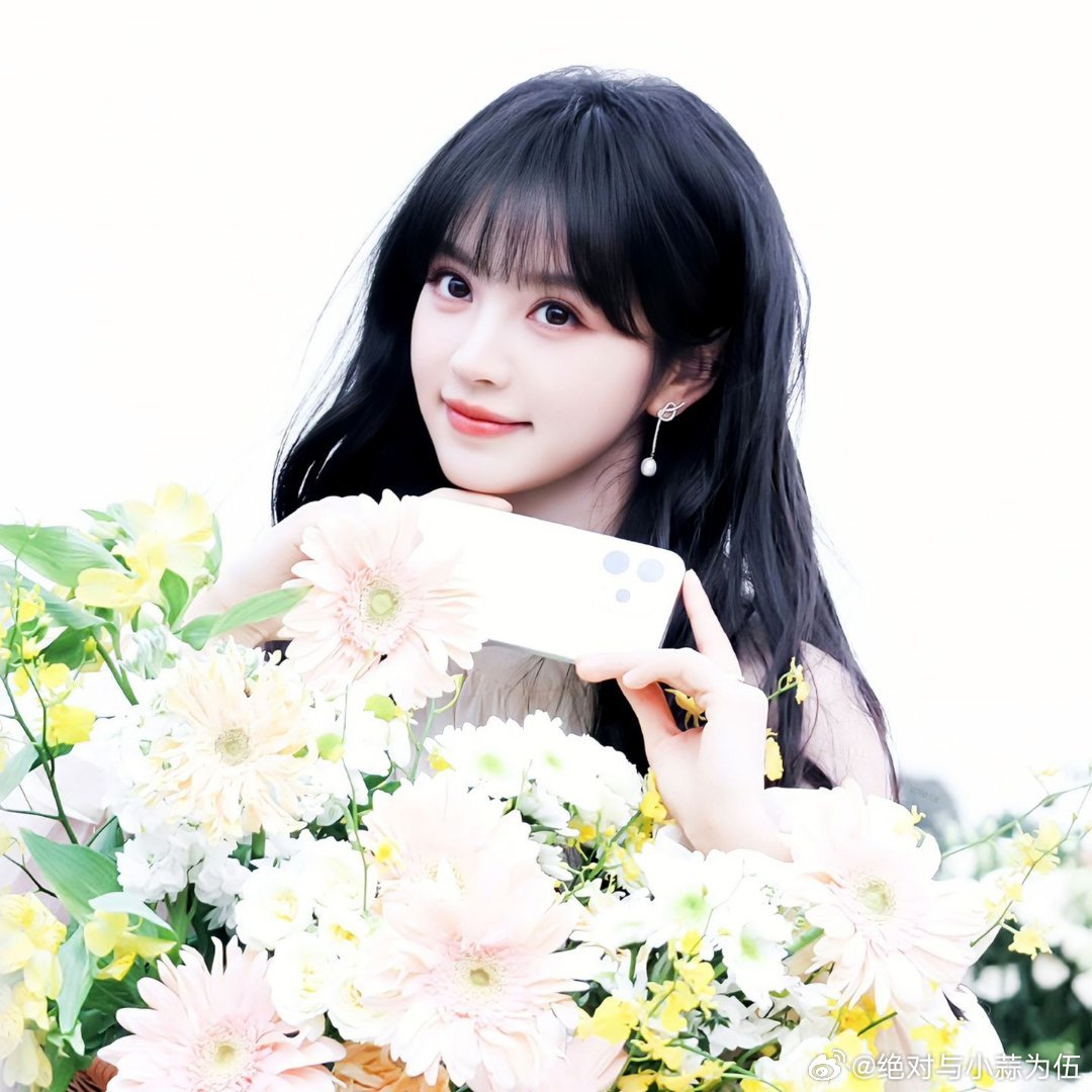 田曦薇田曦薇的第一个神级镜头送猪上天后那一眼太绝了！发丝轻扬，眉眼温柔，田曦薇