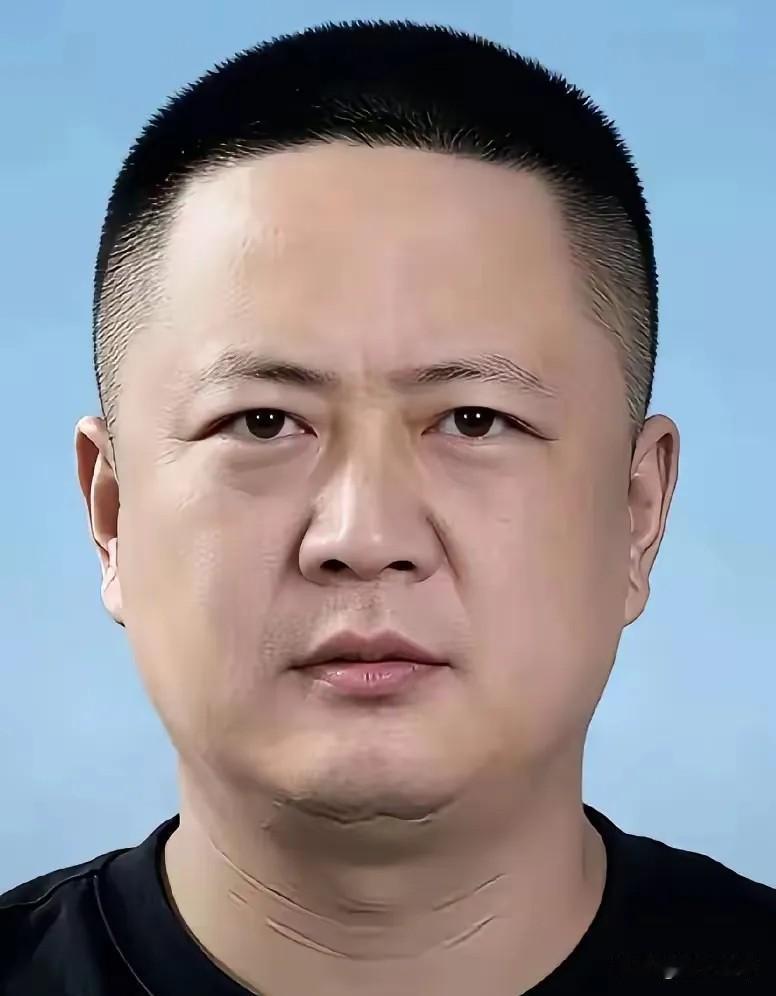 完了，公司被扒就麻烦了，不少网友认为欧某任职的公司大概率会考虑开除他，这件事带来