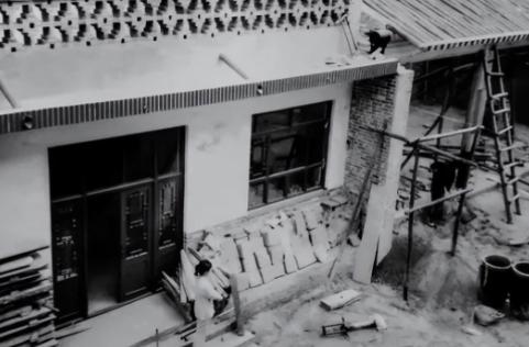 1997年，山西平遥人耿保国不顾家人反对，四处借钱凑了100万，买下了3000多