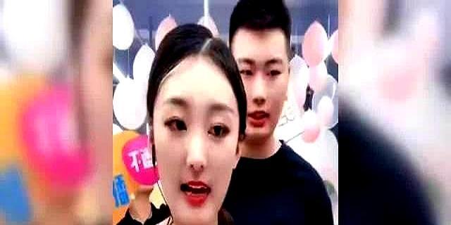 当年嫌老公是扶不起的阿斗，卷走400万粉丝。如今她直播间剩百人，人家娃都满地跑了