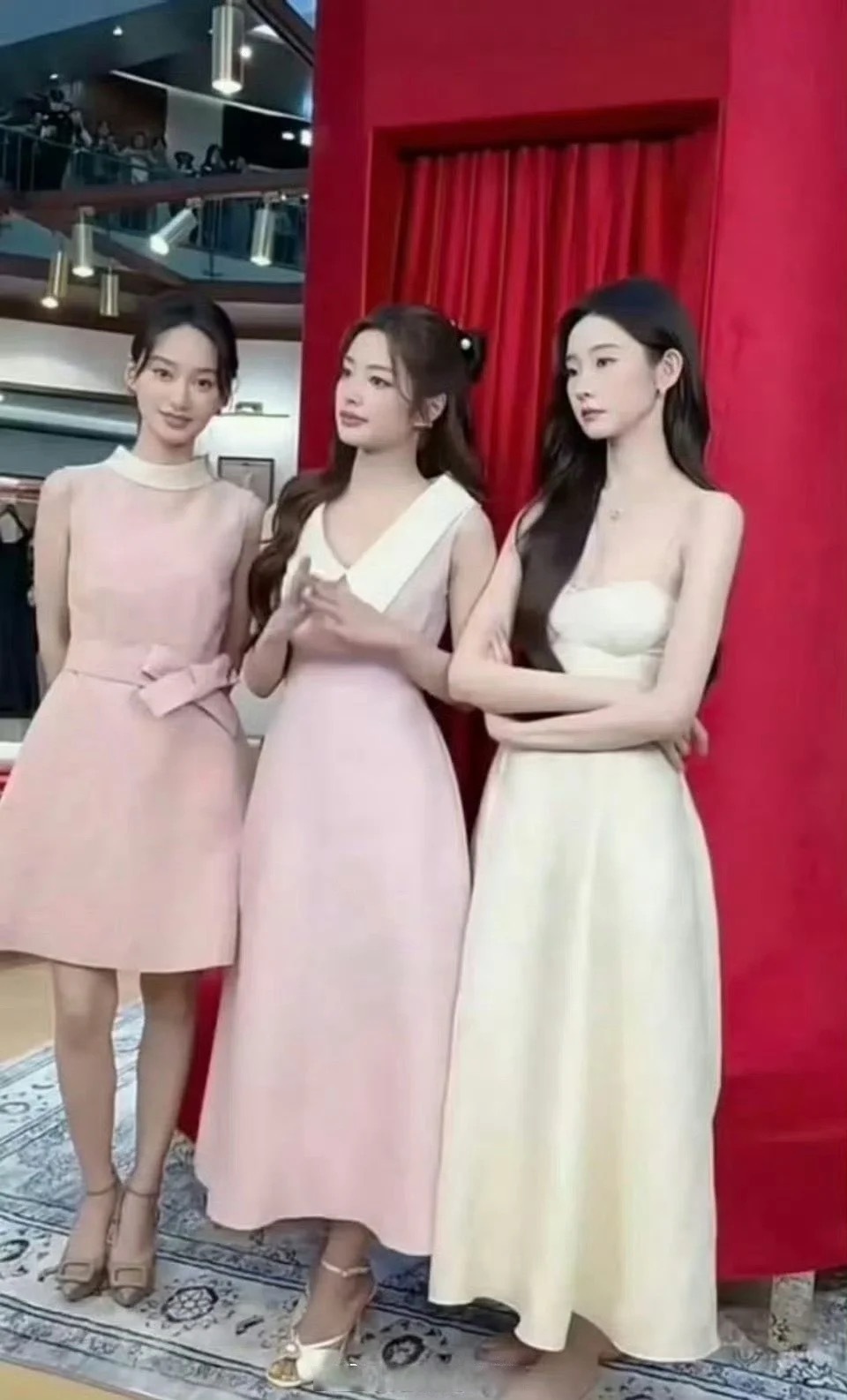 女明星太高也不是什么好事，张艺凡为了合照和谐居然光脚合照​​​